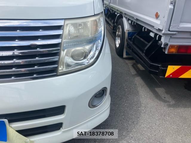 Nissan ELGRAND 2005-09 8658963-2