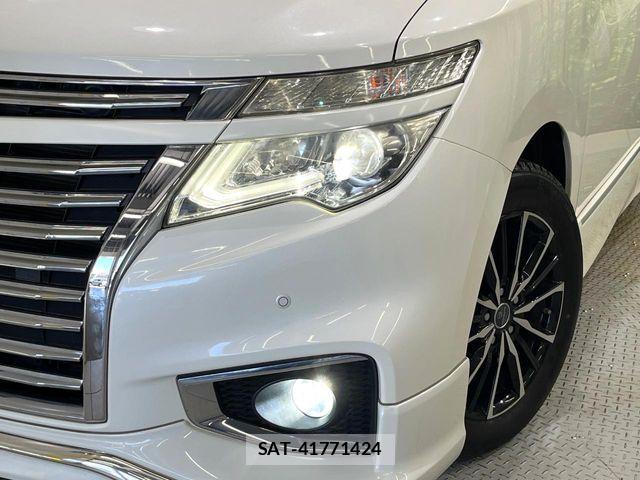Nissan ELGRAND 2017-08 8658961-12