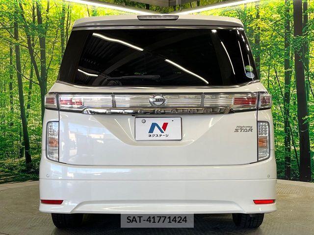 Nissan ELGRAND 2017-08 8658961-15