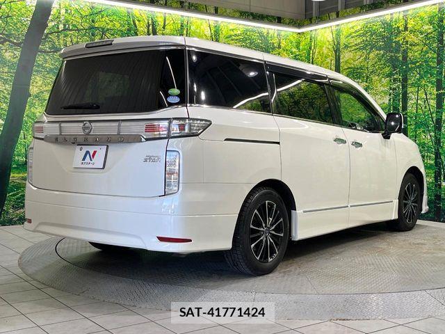 Nissan ELGRAND 2017-08 8658961-17