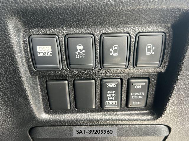 Nissan ELGRAND 2012-02 8658962-11
