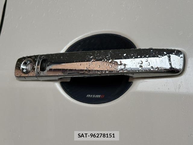 Nissan ELGRAND 2019-01 8741937-16