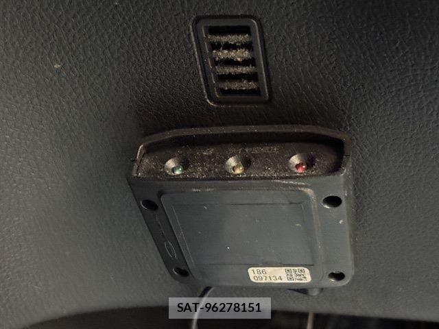 Nissan ELGRAND 2019-01 8741937-21