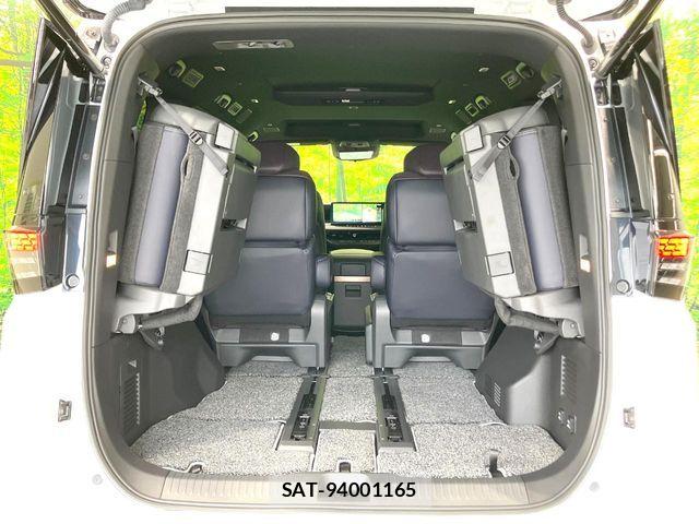 Nissan ELGRAND 2026-07 8795876-10