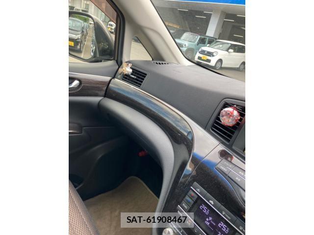Nissan ELGRAND 2012-05 8828911-23