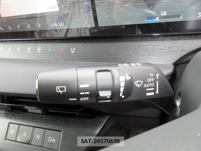 Nissan ELGRAND 2026-08 8828910-12