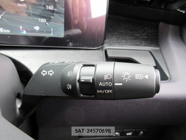 Nissan ELGRAND 2026-08 8828910-13