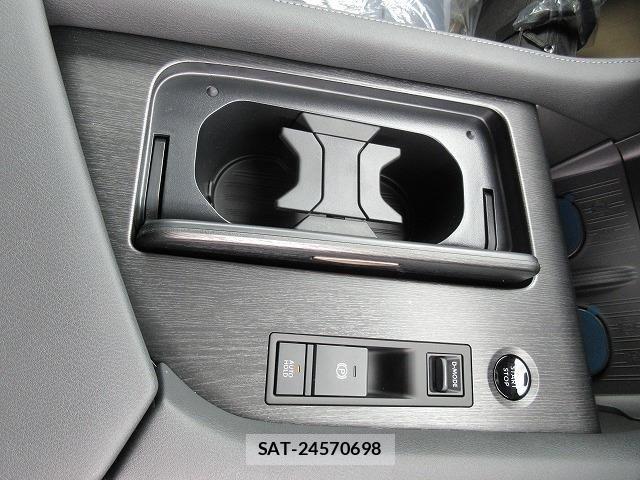 Nissan ELGRAND 2026-08 8828910-14