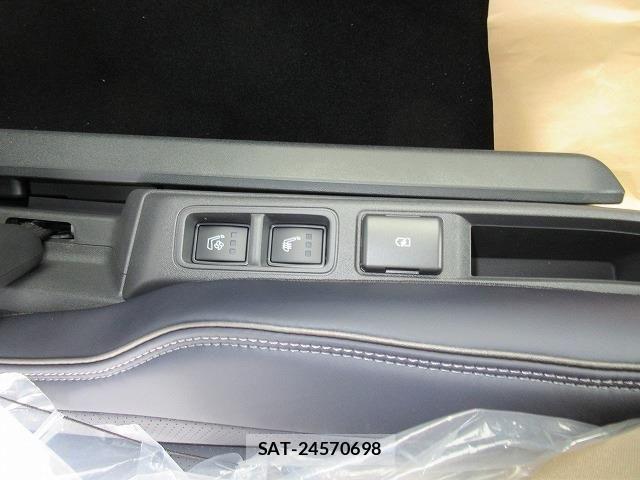 Nissan ELGRAND 2026-08 8828910-28