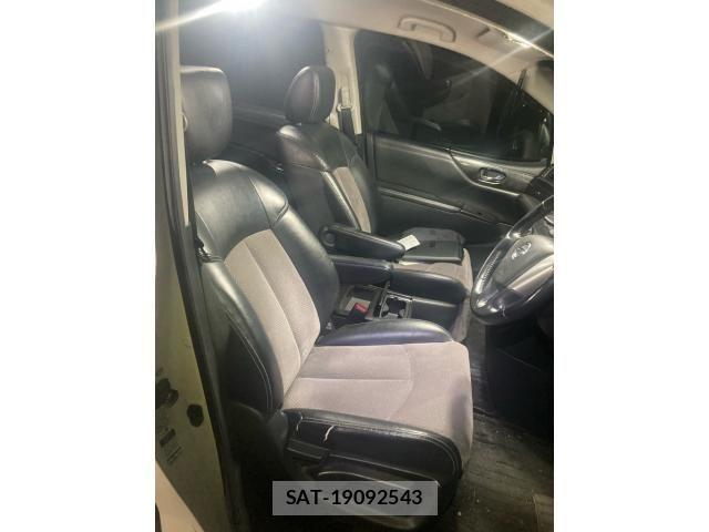 Nissan ELGRAND 2011-11 8870945-12