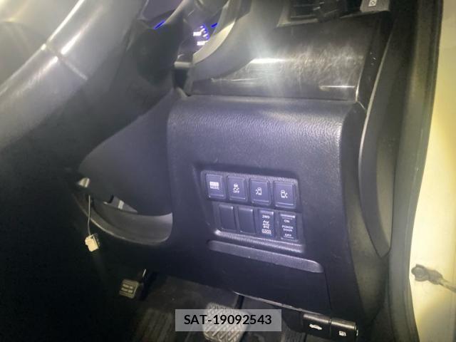 Nissan ELGRAND 2011-11 8870945-14