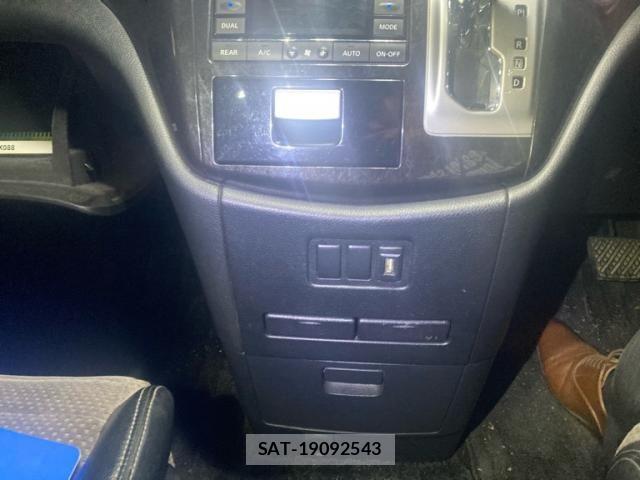 Nissan ELGRAND 2011-11 8870945-17