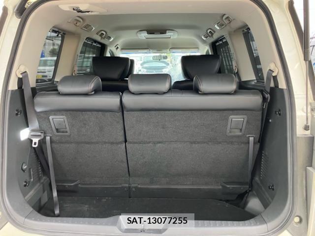 Nissan ELGRAND 2015-12 8879633-10