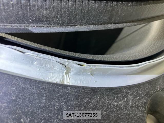 Nissan ELGRAND 2015-12 8879633-12