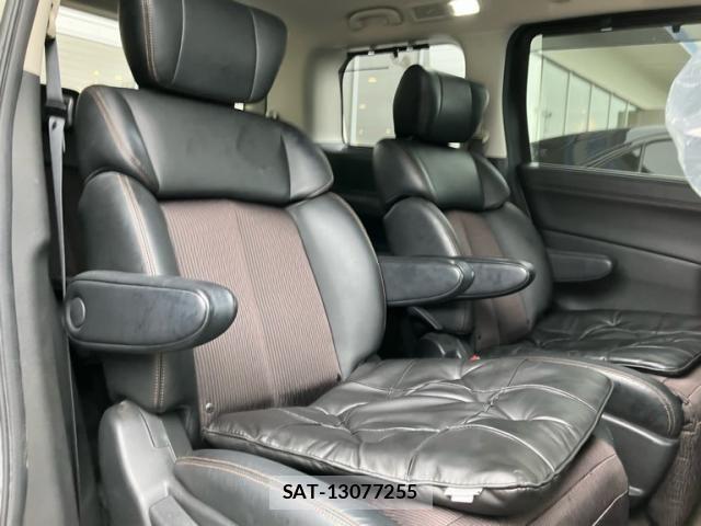 Nissan ELGRAND 2015-12 8879633-14
