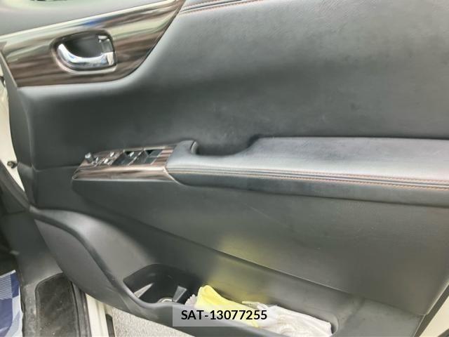 Nissan ELGRAND 2015-12 8879633-16