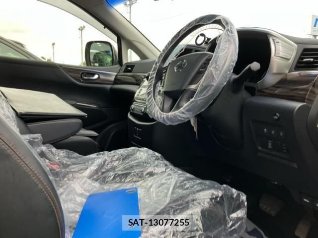 Nissan ELGRAND 2015-12 8879633-17