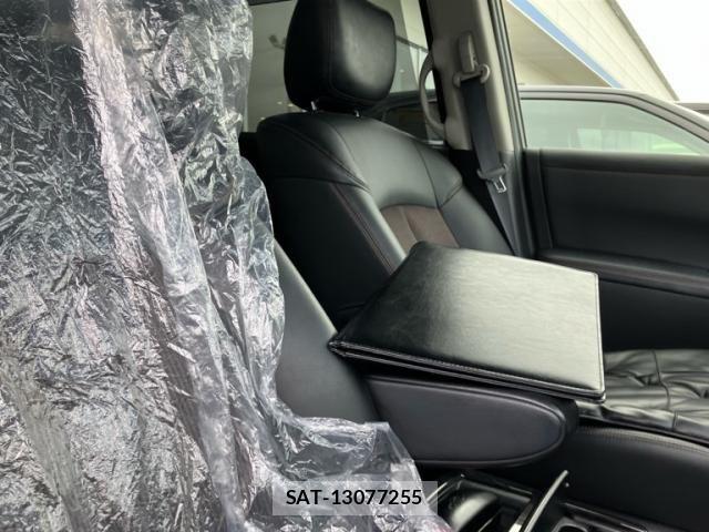 Nissan ELGRAND 2015-12 8879633-18