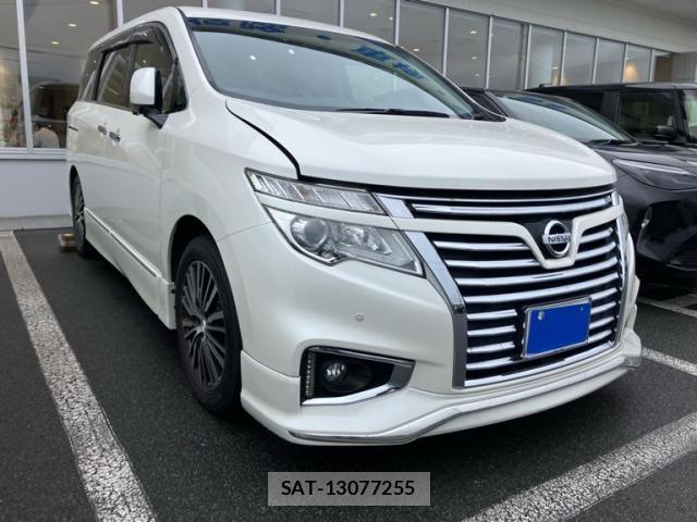 Nissan ELGRAND 2015-12 8879633-1
