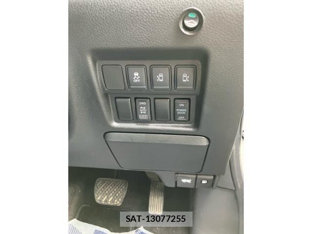 Nissan ELGRAND 2015-12 8879633-19