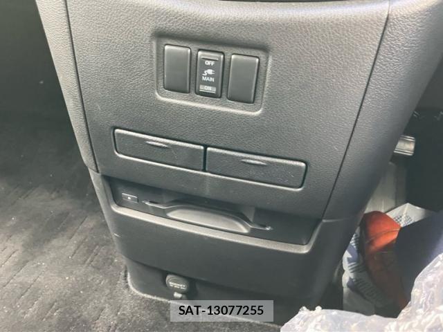 Nissan ELGRAND 2015-12 8879633-23