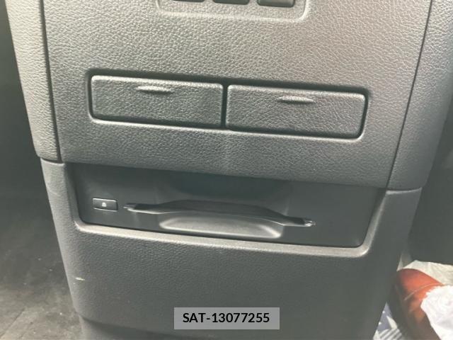Nissan ELGRAND 2015-12 8879633-25