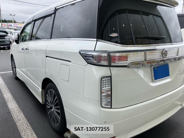 Nissan ELGRAND 2015-12 8879633-7