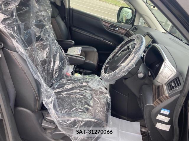 Nissan ELGRAND 2014-02 8879634-11