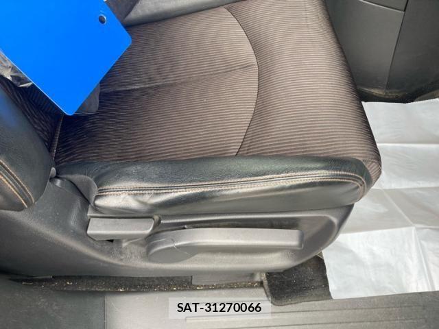 Nissan ELGRAND 2014-02 8879634-12