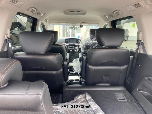 Nissan ELGRAND 2014-02 8879634-21