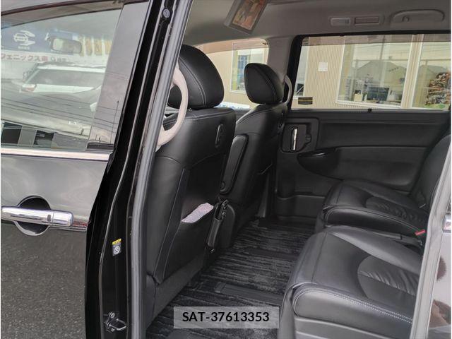 Nissan ELGRAND 2012-02 8879632-13