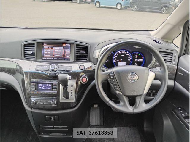 Nissan ELGRAND 2012-02 8879632-1