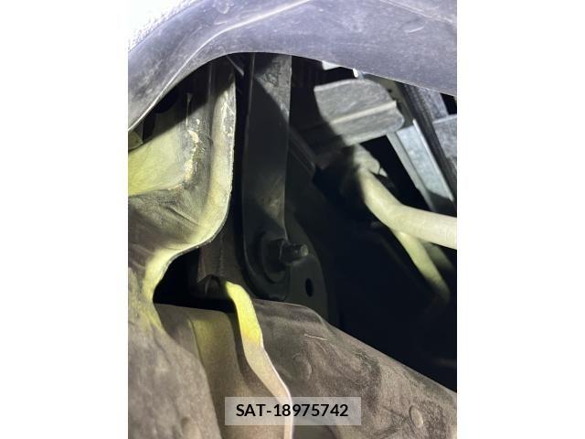 Nissan ELGRAND 2005-12 8883582-17