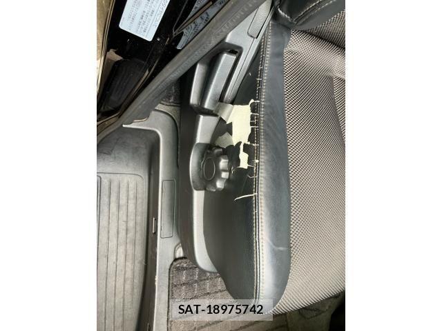 Nissan ELGRAND 2005-12 8883582-5