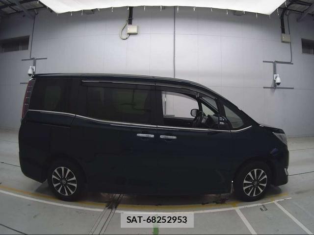 Toyota ESQUIRE 2018-03 1076993-2
