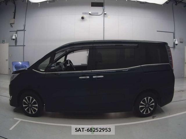 Toyota ESQUIRE 2018-03 1076993-3