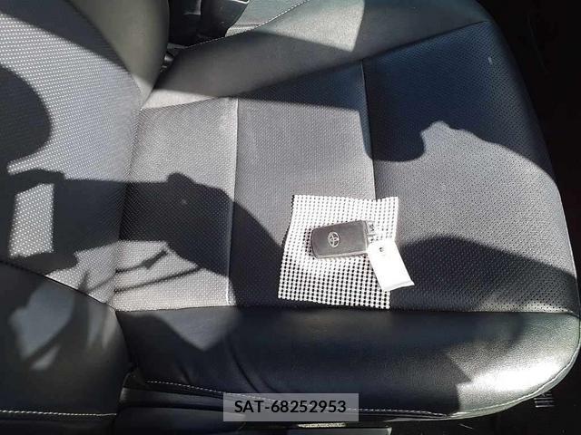 Toyota ESQUIRE 2018-03 1076993-6
