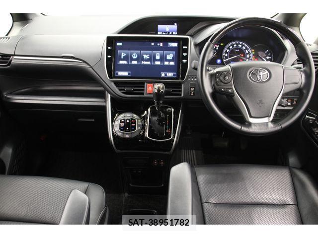 Toyota ESQUIRE 2018-01 1164840-1