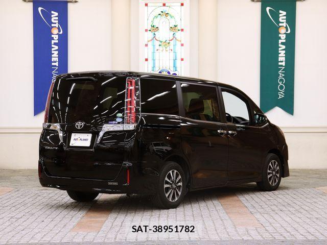 Toyota ESQUIRE 2018-01 1164840-2