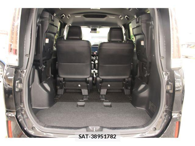Toyota ESQUIRE 2018-01 1164840-5
