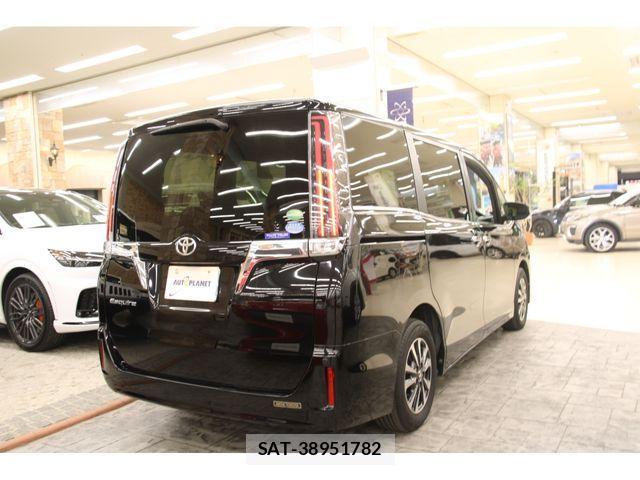 Toyota ESQUIRE 2018-01 1164840-7