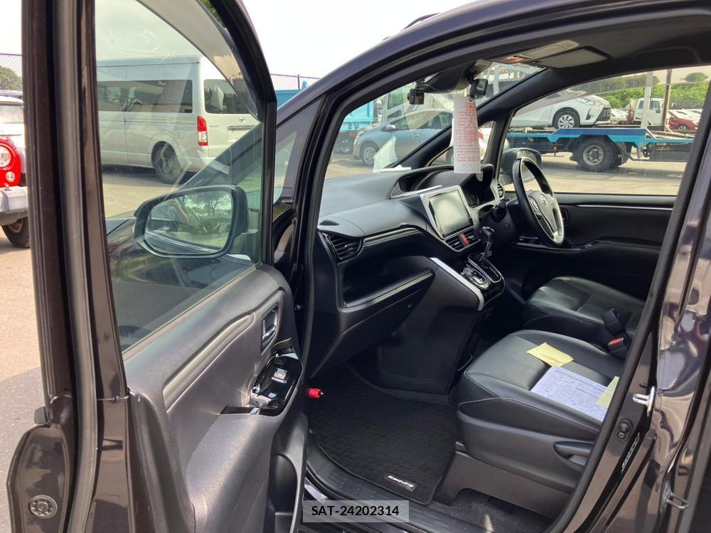 Toyota ESQUIRE 2018-04 1310150-10
