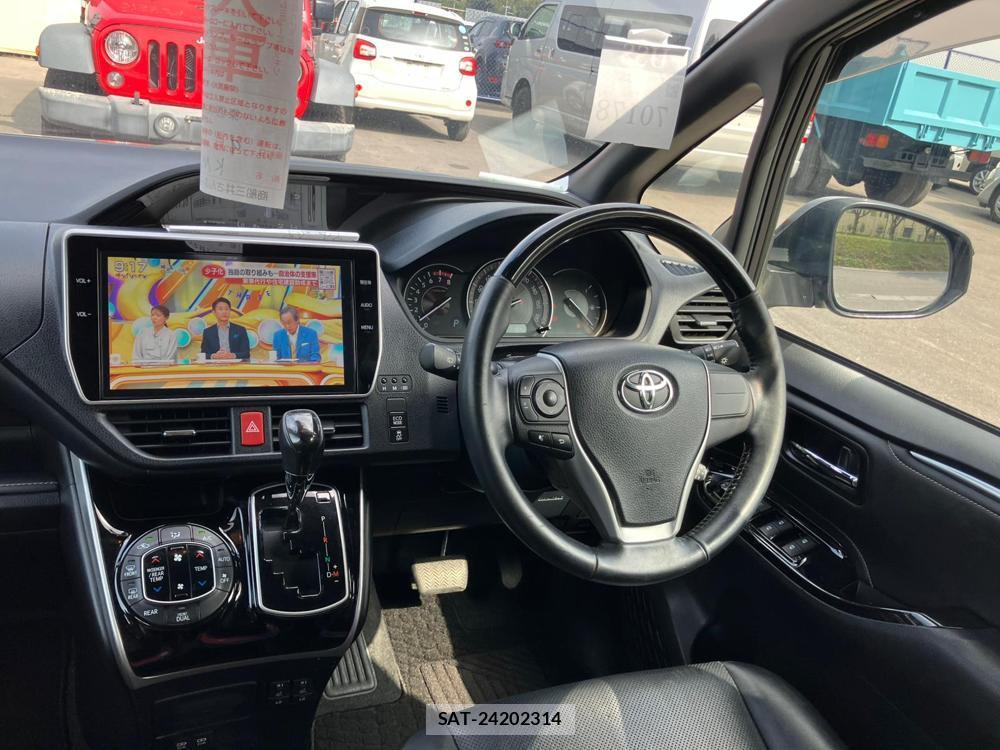 Toyota ESQUIRE 2018-04 1310150-13