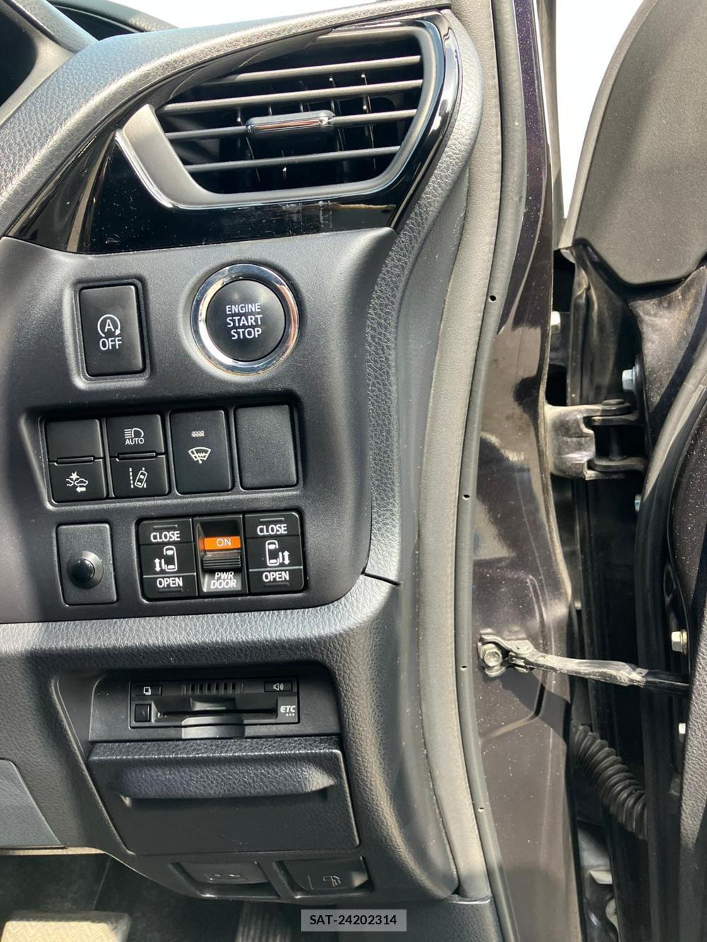 Toyota ESQUIRE 2018-04 1310150-17