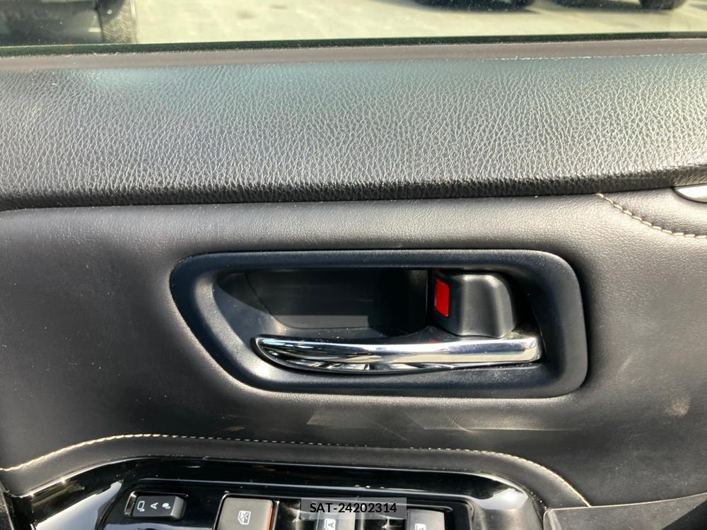 Toyota ESQUIRE 2018-04 1310150-24