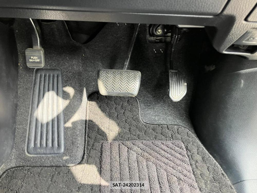 Toyota ESQUIRE 2018-04 1310150-25