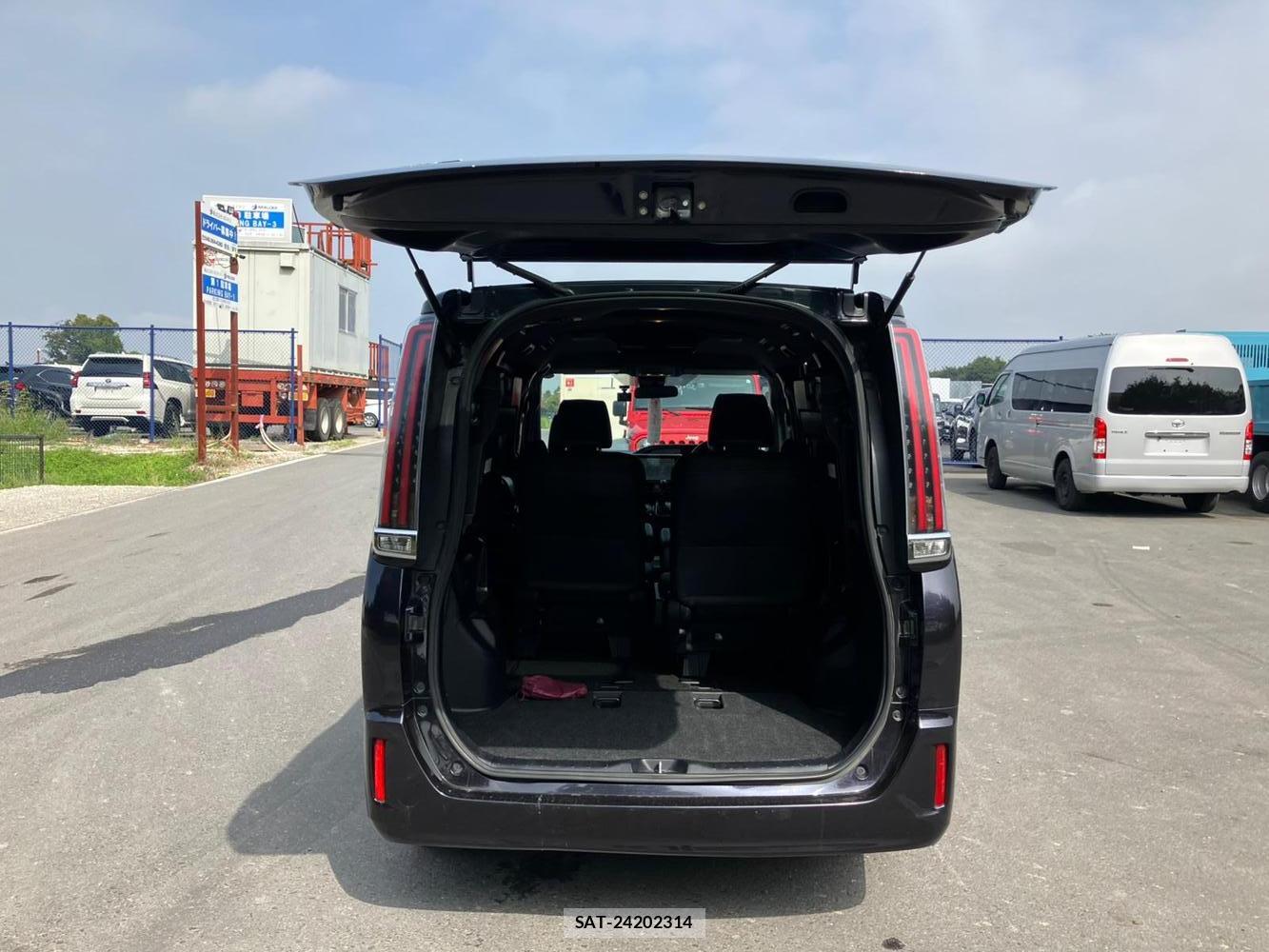 Toyota ESQUIRE 2018-04 1310150-28