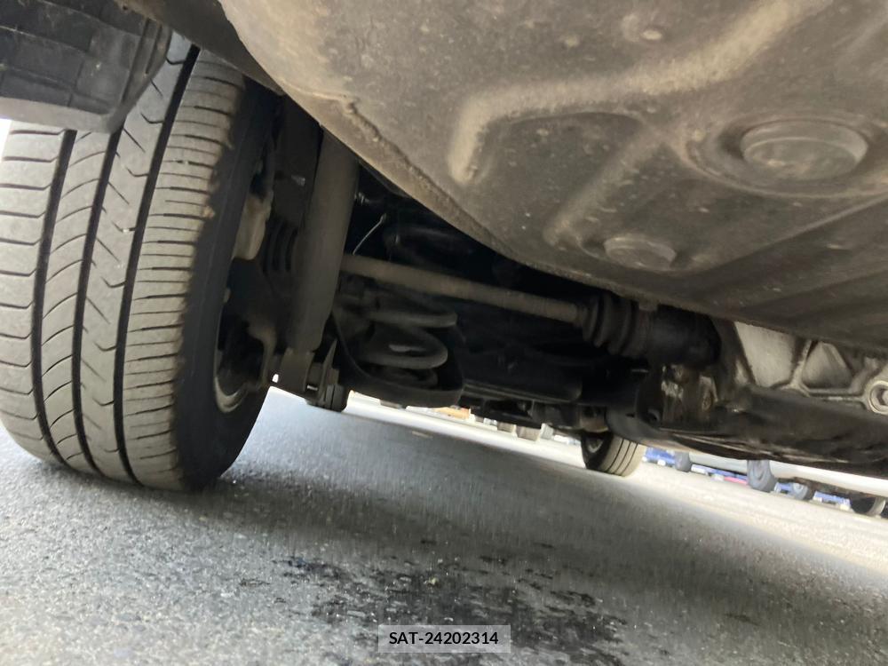 Toyota ESQUIRE 2018-04 1310150-36
