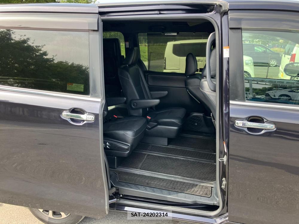 Toyota ESQUIRE 2018-04 1310150-8