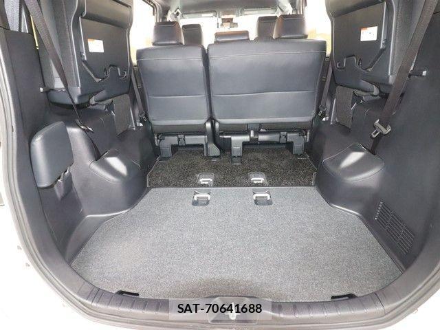 Toyota ESQUIRE 2017-12 2828753-12